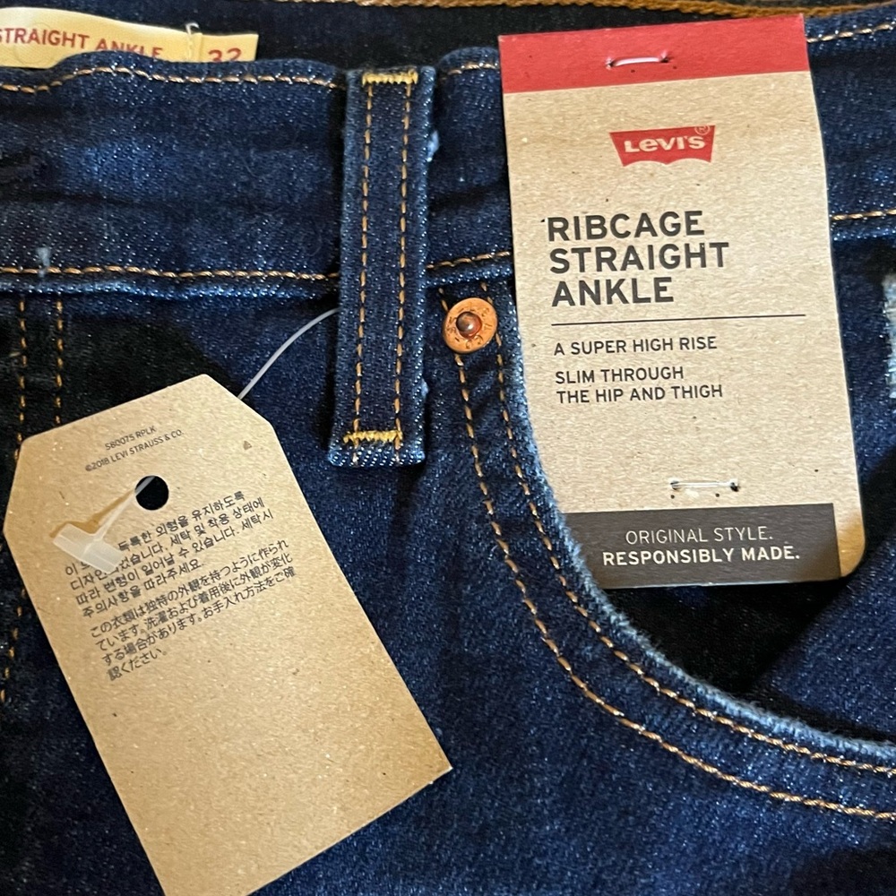 Levi's Ribcage Straight Ankle Distressed Jeans - Picture 8 of 15